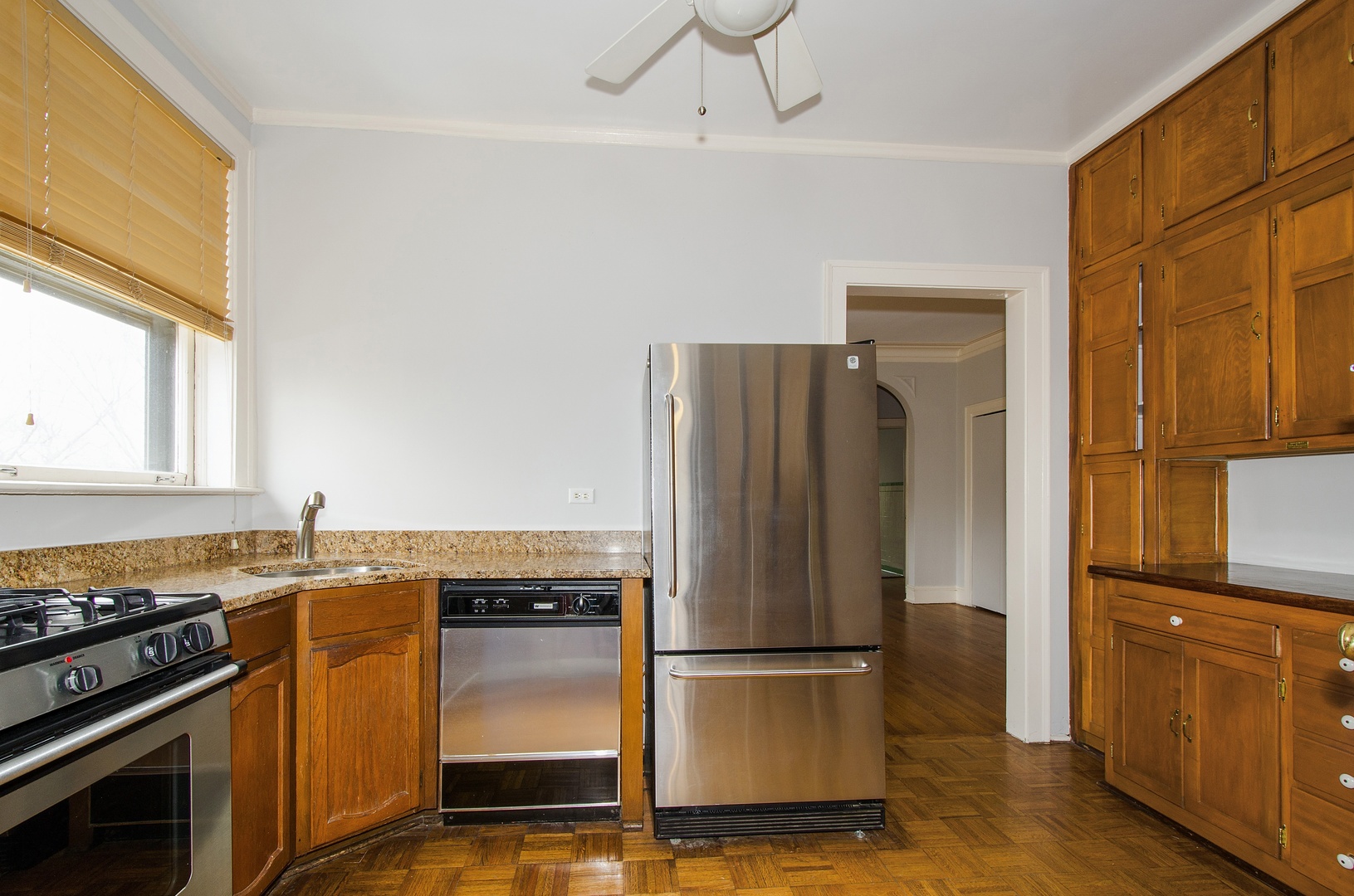 548 Sheridan Road, Unit 3N Evanston, IL 60202 - Photo 5 of 11
