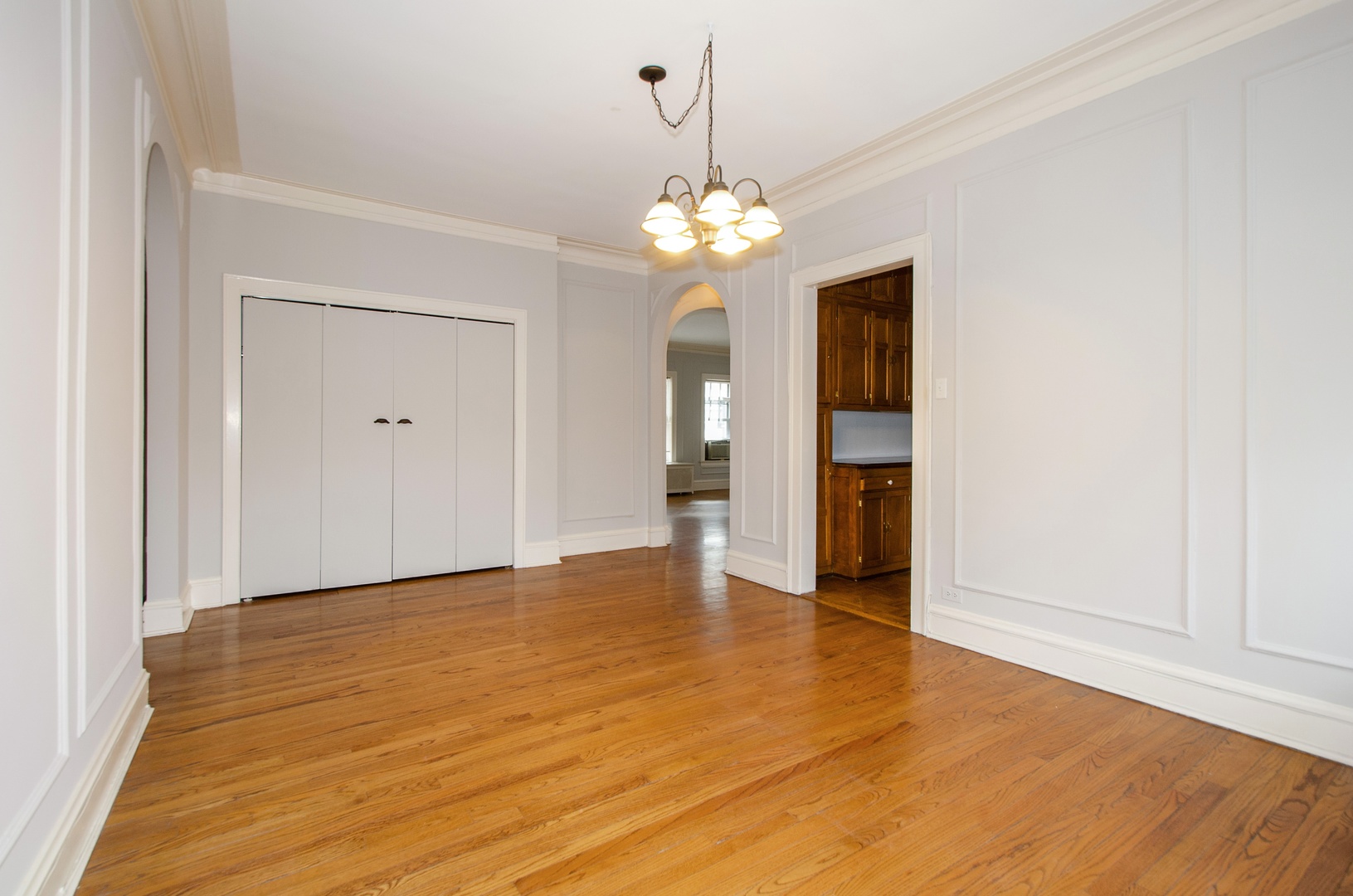 548 Sheridan Road, Unit 3N Evanston, IL 60202 - Photo 8 of 11