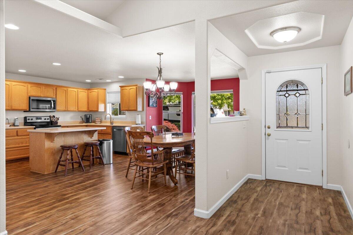 962 Ridgeview Drive Eagle Point, OR 97524 - Photo 4 of 27 07-CI_6022