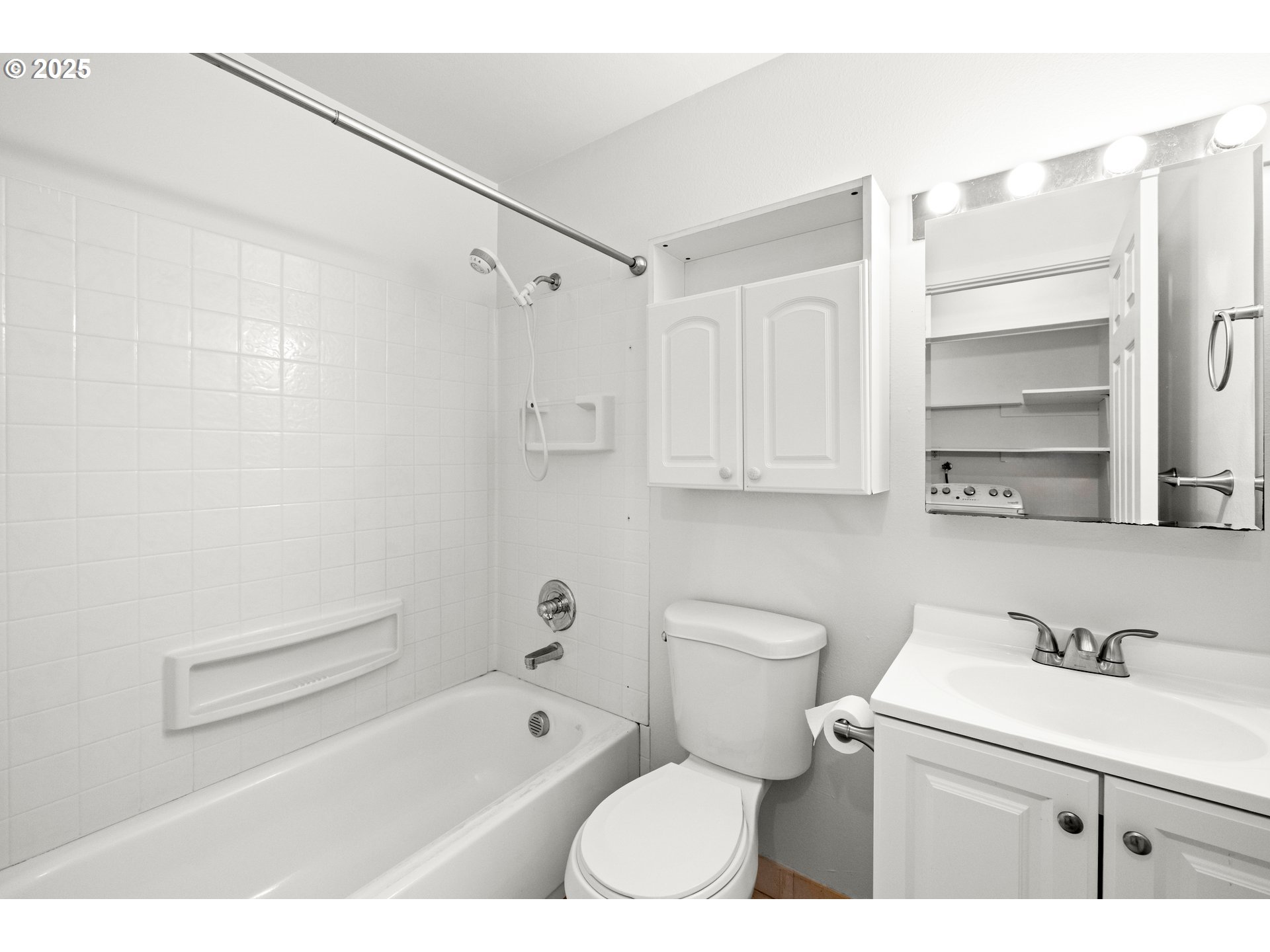 2712 Southeast 138th Avenue, Unit 53 Portland, OR 97236 - Photo 29 of 36 a bathroom with a sink a toilet and a bathtub