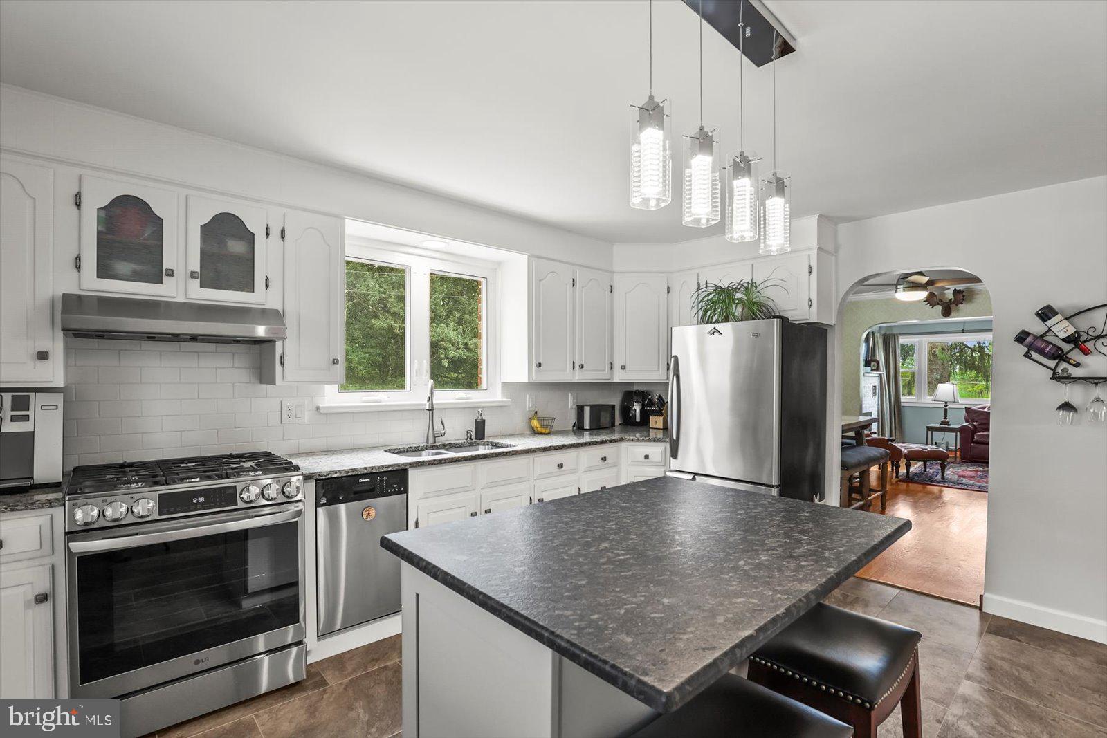641 Paradise Road York, PA 17406 - Photo 4 of 54 Gallery Image 4