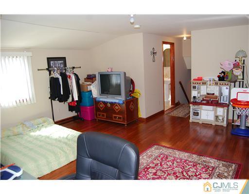 362 Wheeler Road North Brunswick, NJ 08902 - Photo 12 of 14 Gallery Image 12