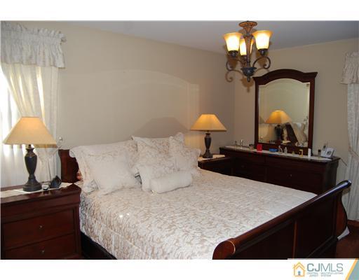 362 Wheeler Road North Brunswick, NJ 08902 - Photo 8 of 14 Gallery Image 8