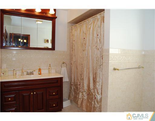 362 Wheeler Road North Brunswick, NJ 08902 - Photo 9 of 14 Gallery Image 9