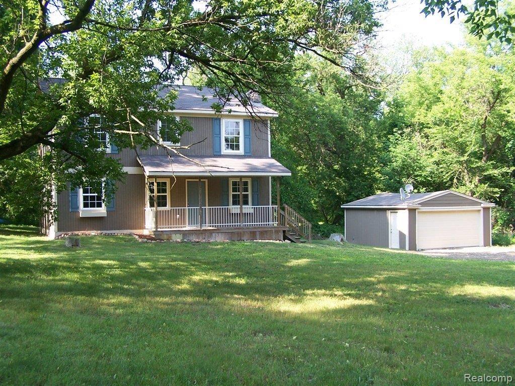 5200 Pelton Road Clarkston, MI 48346 - Photo 6 of 25 Large front yard.JPG