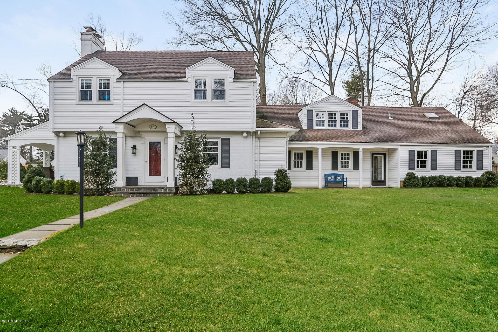 001-Front_View-5280744-medium