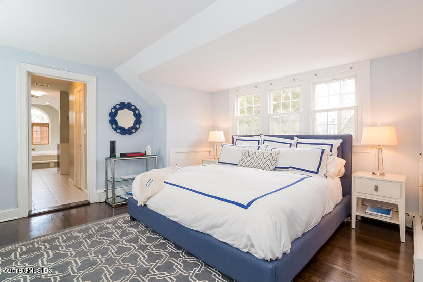 18 Spring Street Riverside, CT 06878 - Photo 23 of 35 032-Master_Bedroom-5276002-small