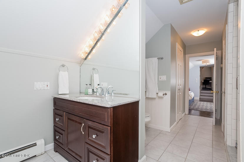 18 Spring Street Riverside, CT 06878 - Photo 25 of 35 035-Master_Bathroom-5275996-small