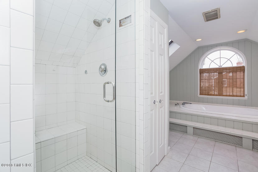 18 Spring Street Riverside, CT 06878 - Photo 26 of 35 036-Master_Bathroom-5275997-small