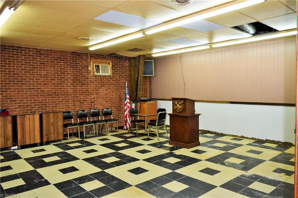 490 K Fork Road Madison, NC 27025 - Photo 27 of 30 Meeting room