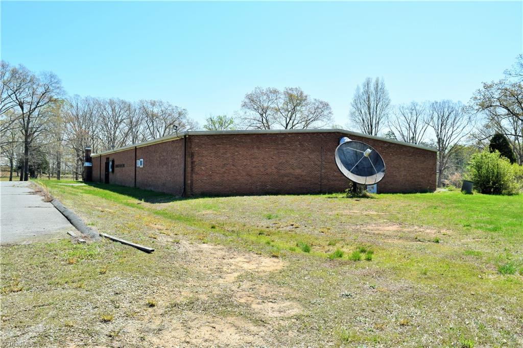 490 K Fork Road Madison, NC 27025 - Photo 4 of 30 Exterior Right Side