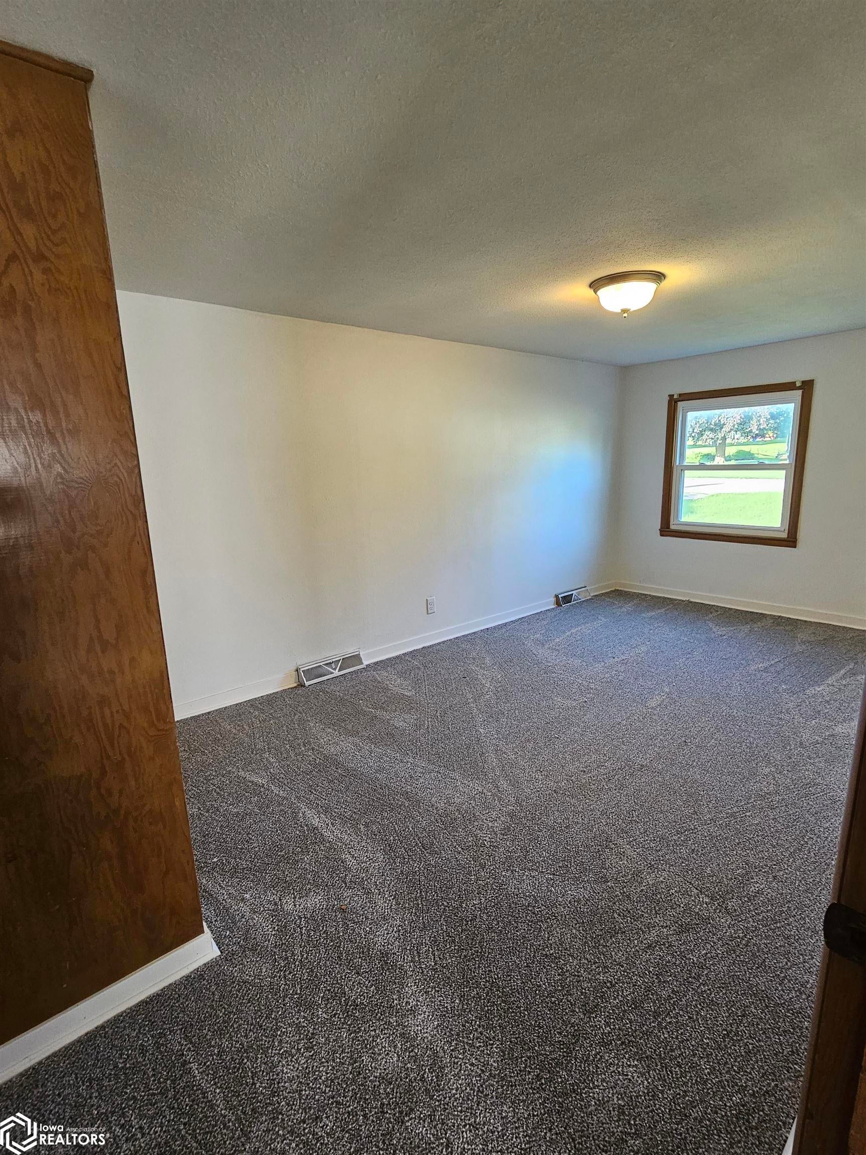411 Spring Street Grinnell, IA 50112 - Photo 5 of 8 Gallery Image 5