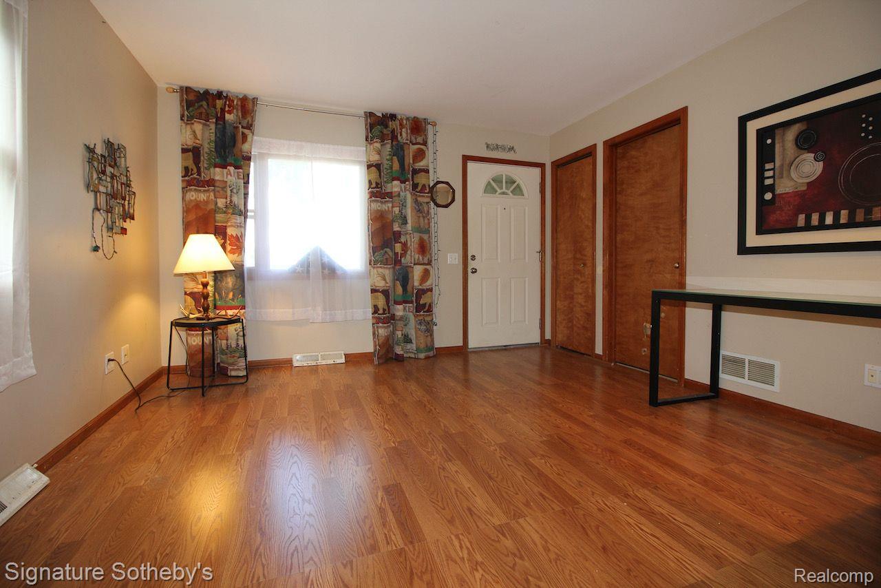 63 Cedar Lake Road Chelsea, MI 48118 - Photo 4 of 18 Gallery Image 4