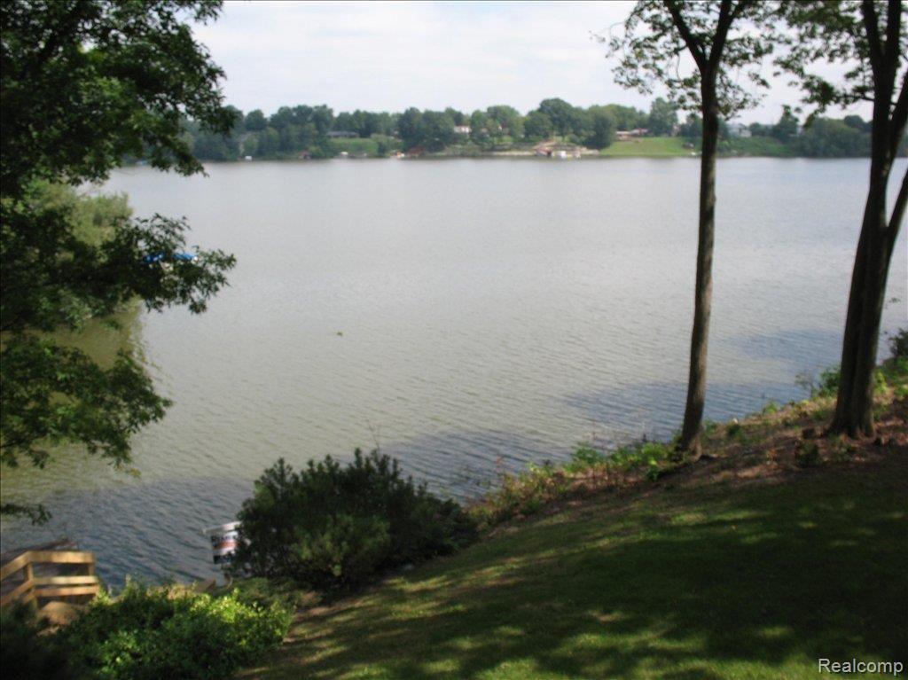47020 Denton Road Belleville, MI 48111 - Photo 4 of 19 Lake