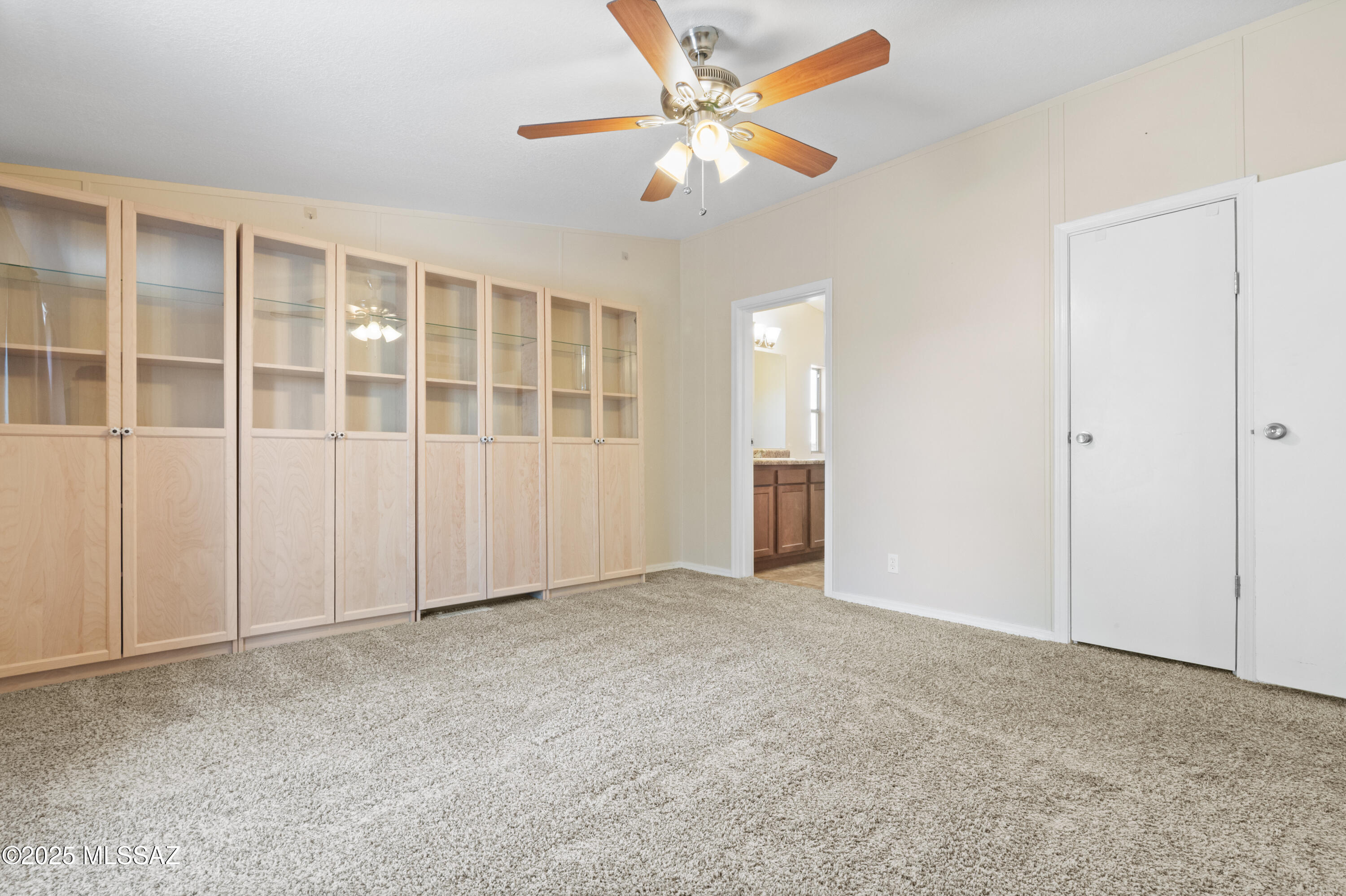 6205 East Rough Rock Drive Tucson, AZ 85756 - Photo 9 of 30 a view of an empty room with a window