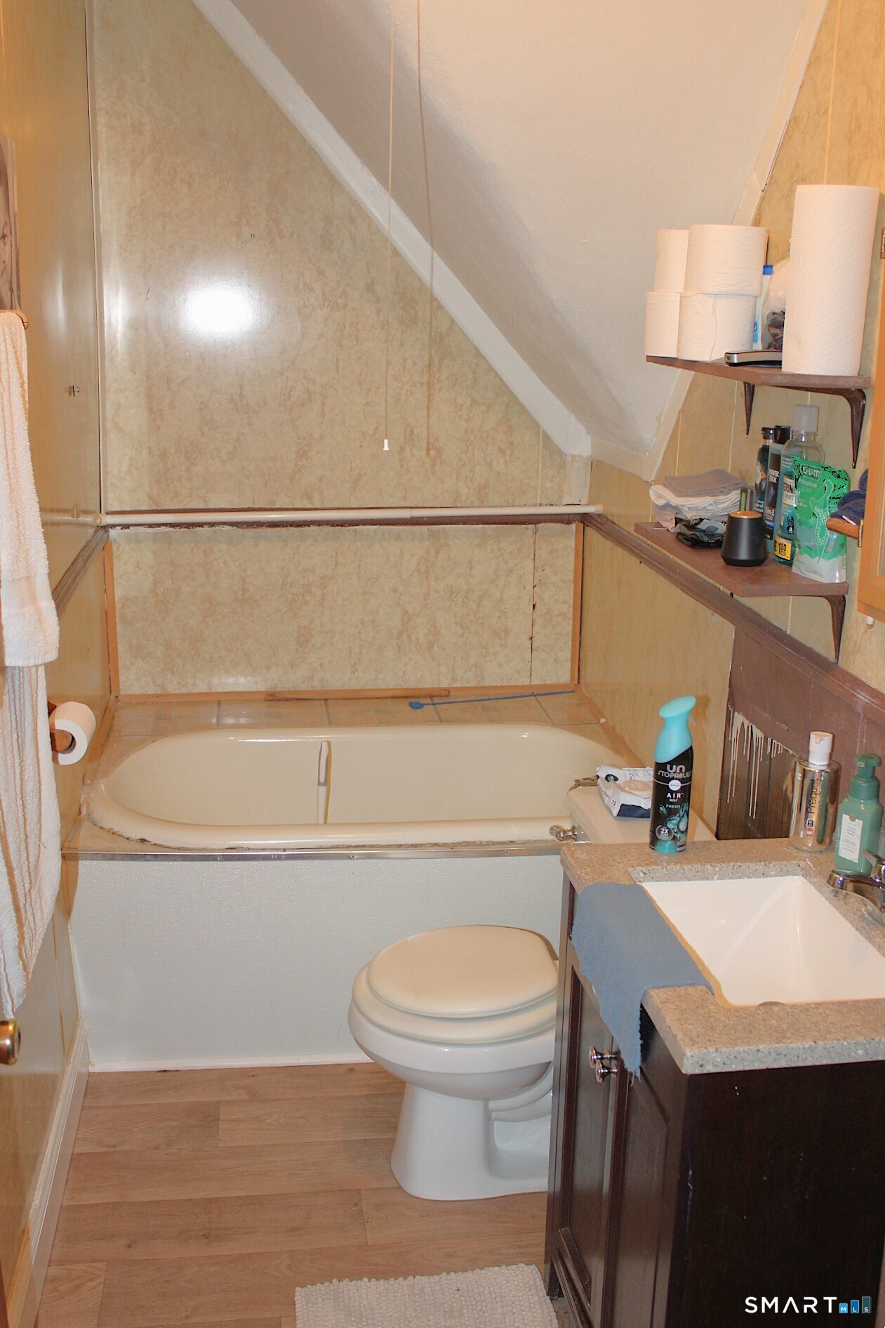 90 Franklin Street Meriden, CT 06450 - Photo 22 of 40 a bathroom with a toilet a sink and bathtub