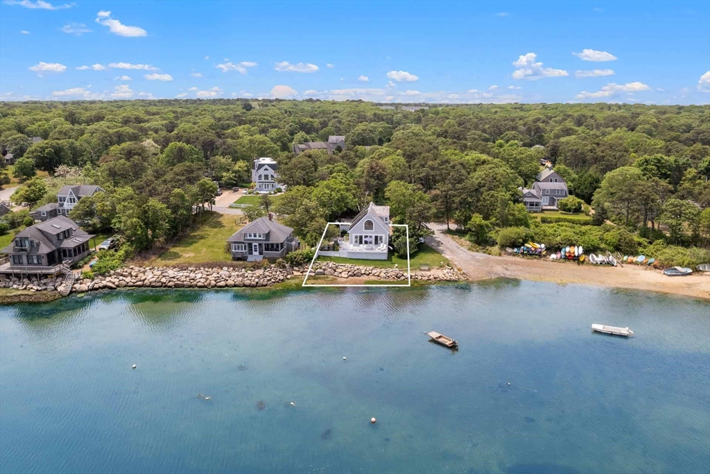 31 The Boulevard Edgartown, MA 02539 - Photo 2 of 39 a view of a city