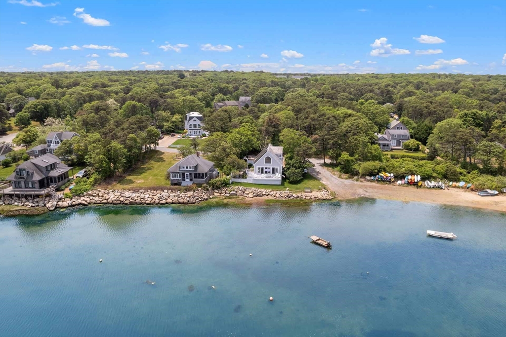 31 The Boulevard Edgartown, MA 02539 - Photo 33 of 39 a view of a city