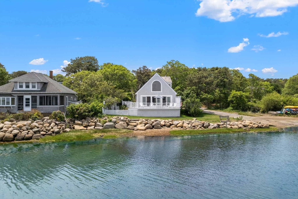 31 The Boulevard Edgartown, MA 02539 - Photo 5 of 39 a front view of a house with a yard