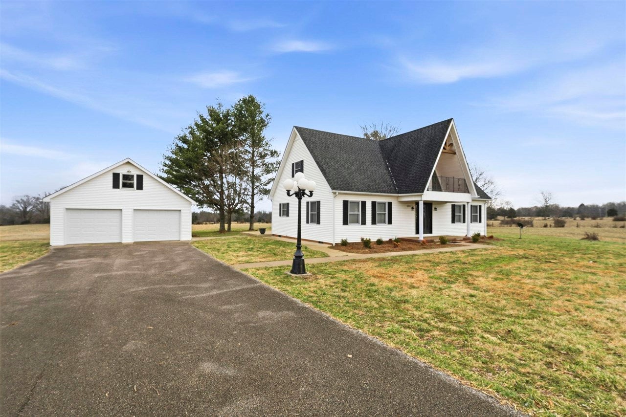 820 Wayne Watt Road Bowling Green, KY 42101 - Photo 3 of 32 Gallery Image 3