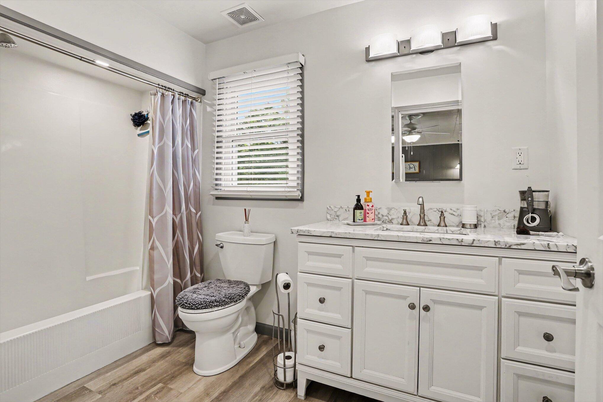 63726 Zabel Shores Road Sturgis, MI 49091 - Photo 17 of 28 Primary Bathroom
