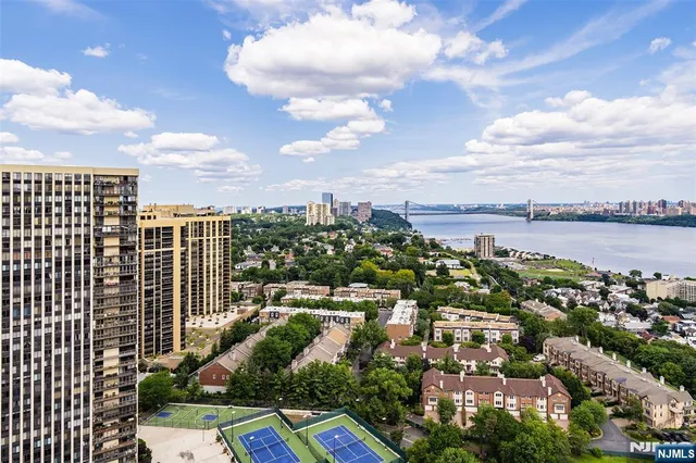 $759,000 | 200 Winston Drive, Unit C2808, Cliffside Park, NJ 07010