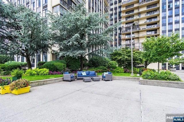 $759,000 | 200 Winston Drive, Unit C2808, Cliffside Park, NJ 07010