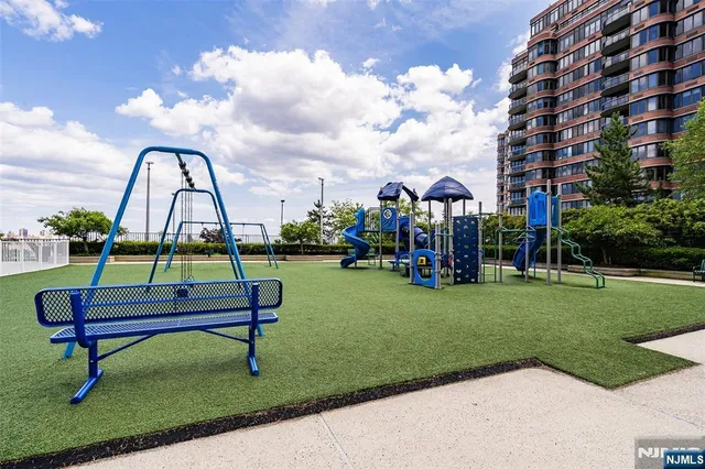 $759,000 | 200 Winston Drive, Unit C2808, Cliffside Park, NJ 07010