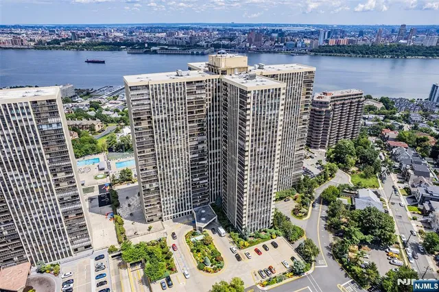 $759,000 | 200 Winston Drive, Unit C2808, Cliffside Park, NJ 07010