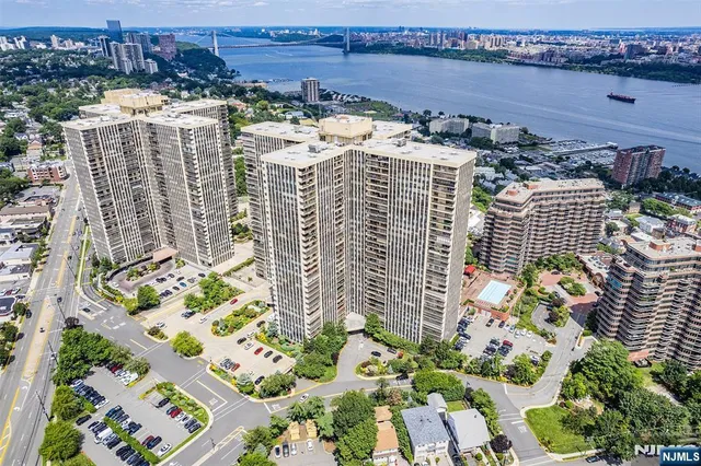 $759,000 | 200 Winston Drive, Unit C2808, Cliffside Park, NJ 07010