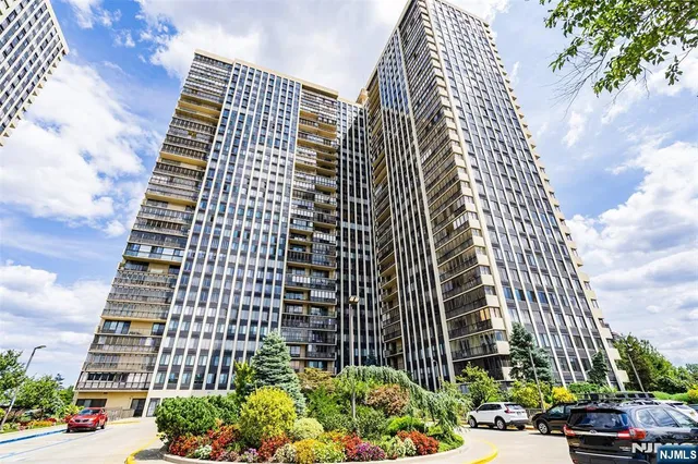 $759,000 | 200 Winston Drive, Unit C2808, Cliffside Park, NJ 07010