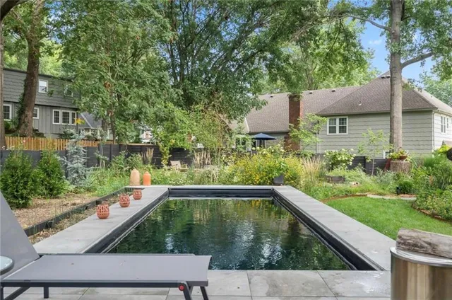 $850,000 | 9516 Linden Street, Overland Park, KS 66207