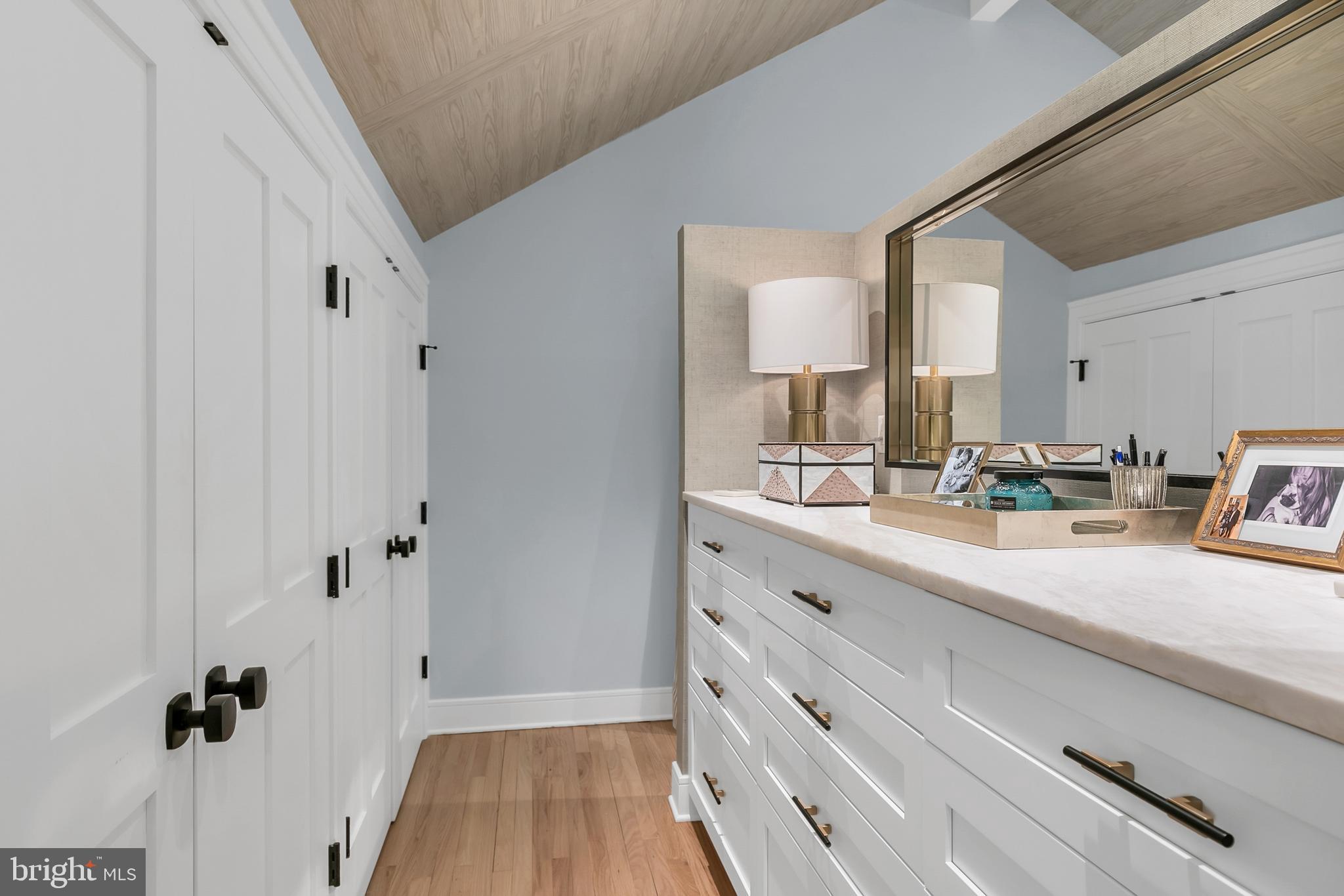 314 Ridgeview Road Princeton, NJ 08540 - Photo 41 of 58 Primary bedroom dressing area