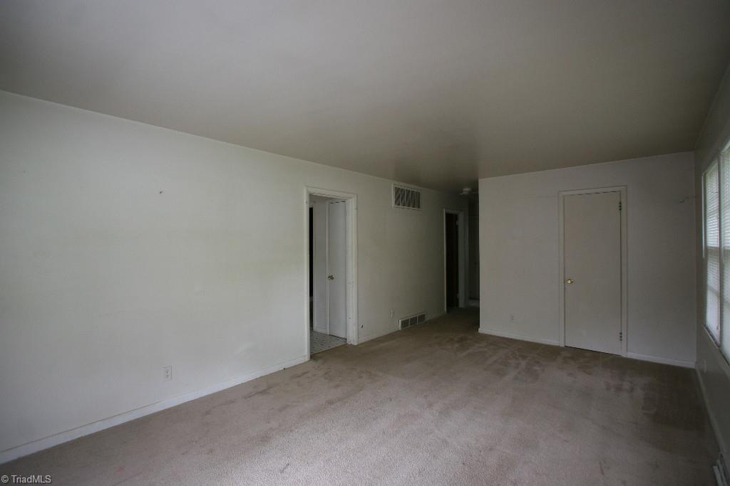 3734 Rolling Road High Point, NC 27265 - Photo 4 of 13