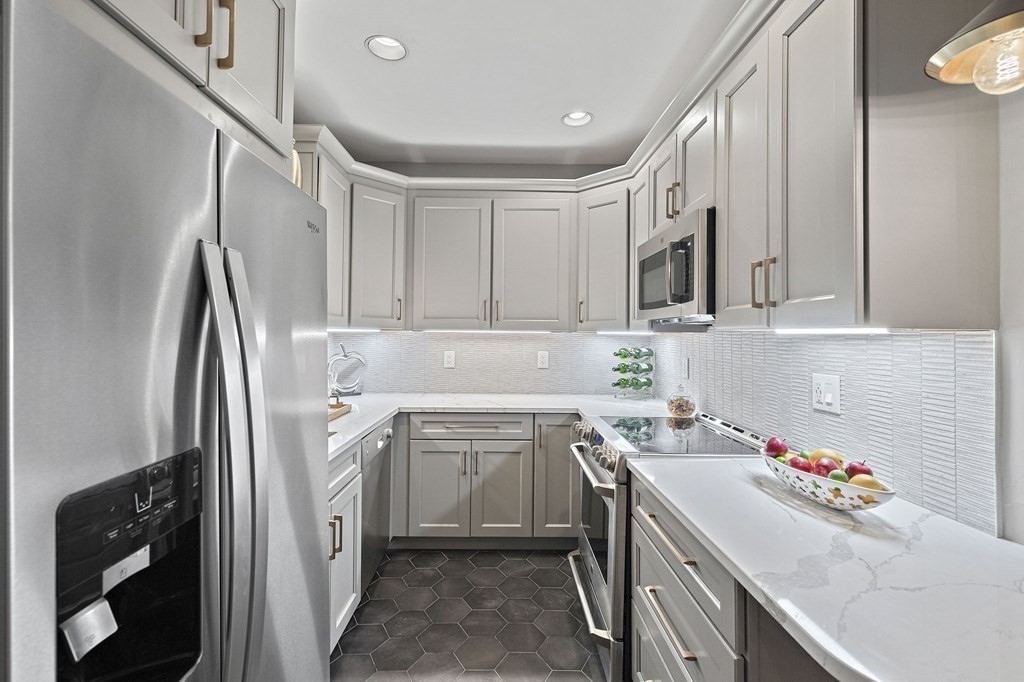 7 Durham Street, Unit 3 Boston, MA 02115 - Photo 7 of 27