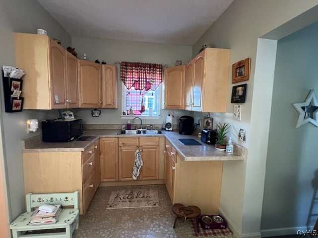 317 Williams Street Oneida, NY 13421 - Photo 3 of 28