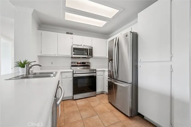 $438,500 | 1995 Las Colinas Circle, Unit 307, Corona, CA 92879