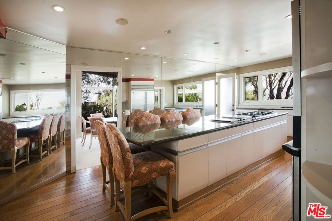 445 Walker Drive Beverly Hills, CA 90210 - Photo 21 of 31