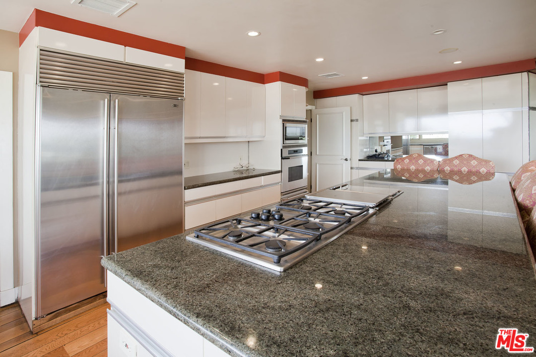 445 Walker Drive Beverly Hills, CA 90210 - Photo 22 of 31