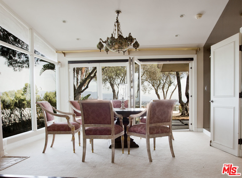 445 Walker Drive Beverly Hills, CA 90210 - Photo 24 of 31