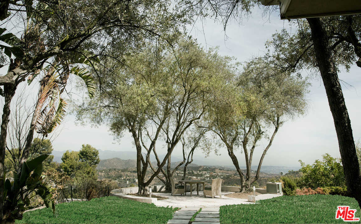 445 Walker Drive Beverly Hills, CA 90210 - Photo 26 of 31