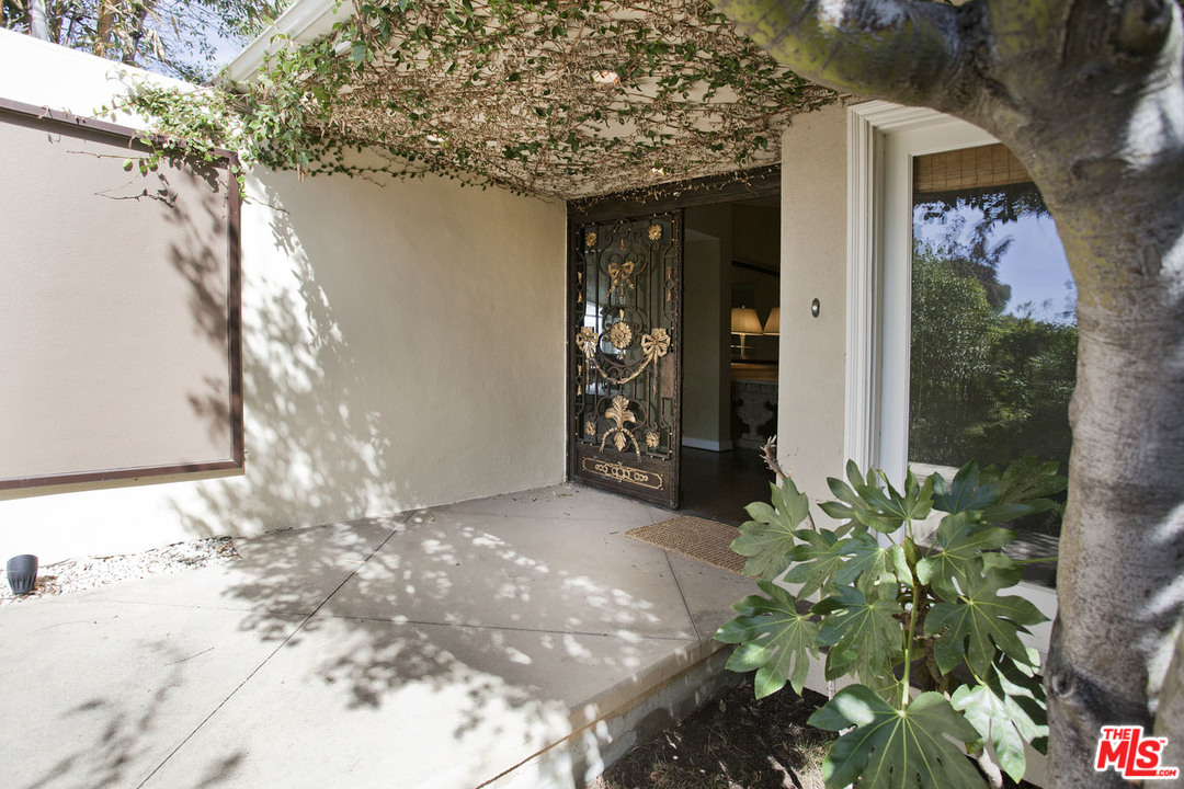 445 Walker Drive Beverly Hills, CA 90210 - Photo 30 of 31