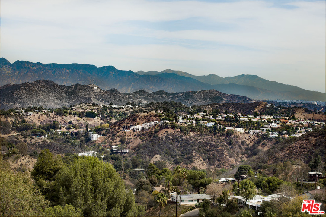 445 Walker Drive Beverly Hills, CA 90210 - Photo 5 of 31