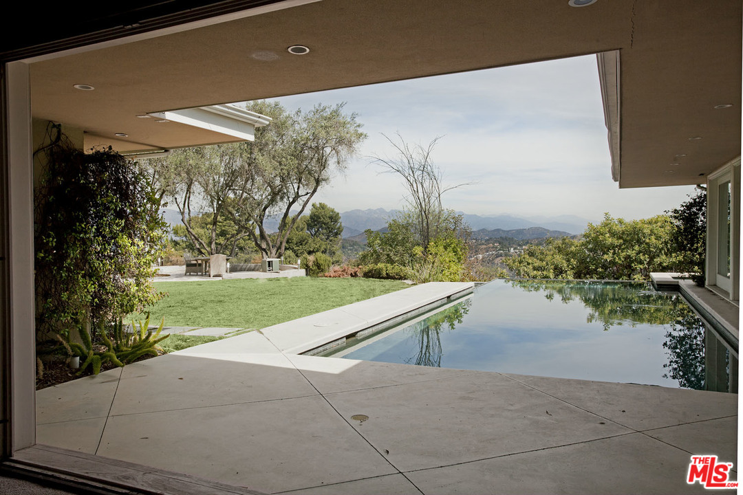 445 Walker Drive Beverly Hills, CA 90210 - Photo 6 of 31