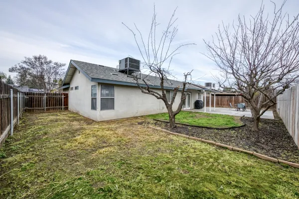 $354,999 | 2035 West Oriole Avenue, Visalia, CA 93291