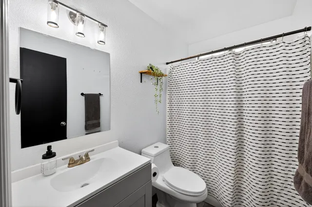 $365,000 | 2035 West Oriole Avenue, Visalia, CA 93291