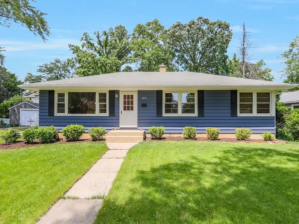 $399,000 | 1615 East Evergreen Street, Wheaton, IL 60187