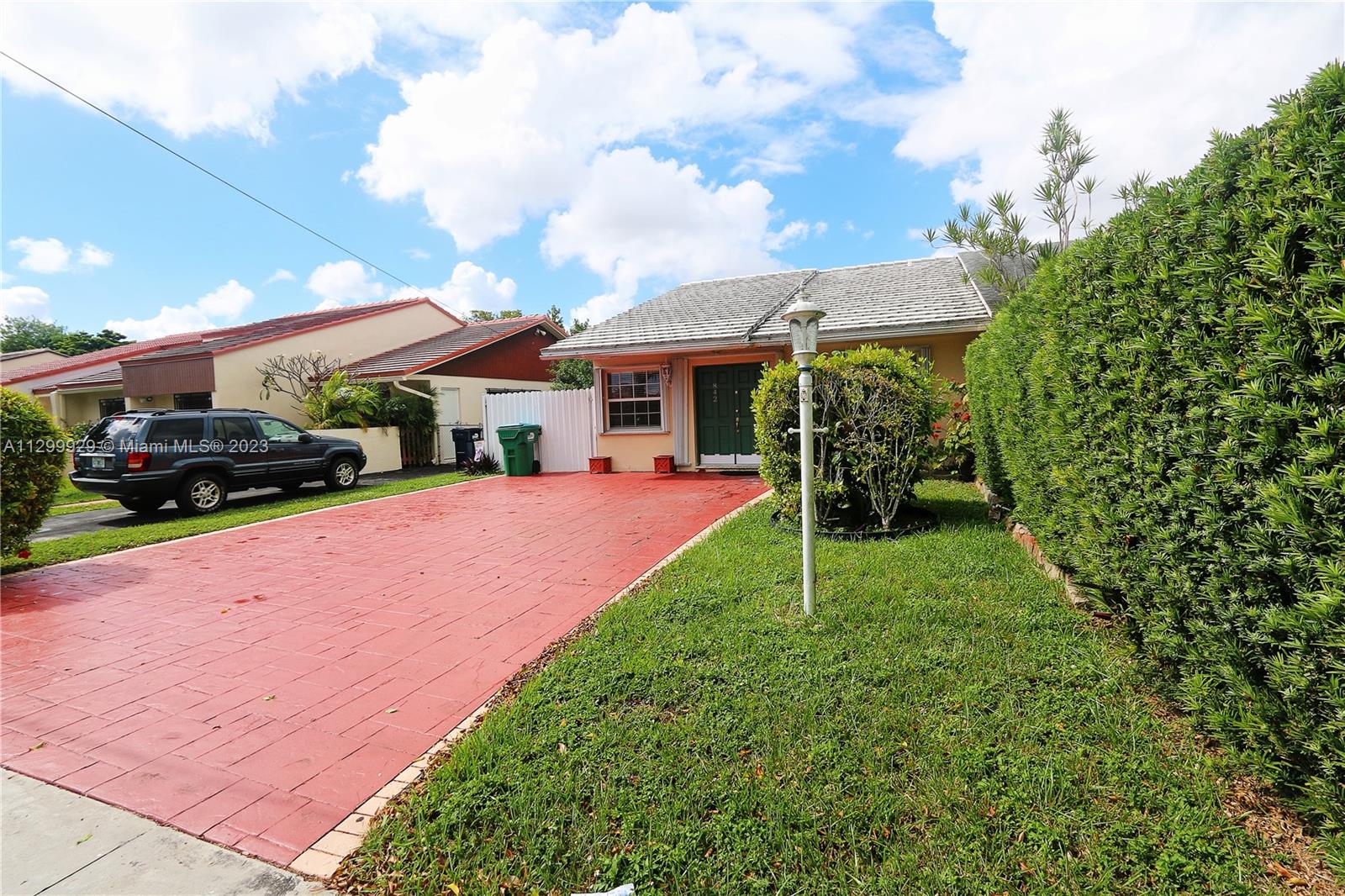 a view of a house with a yard
