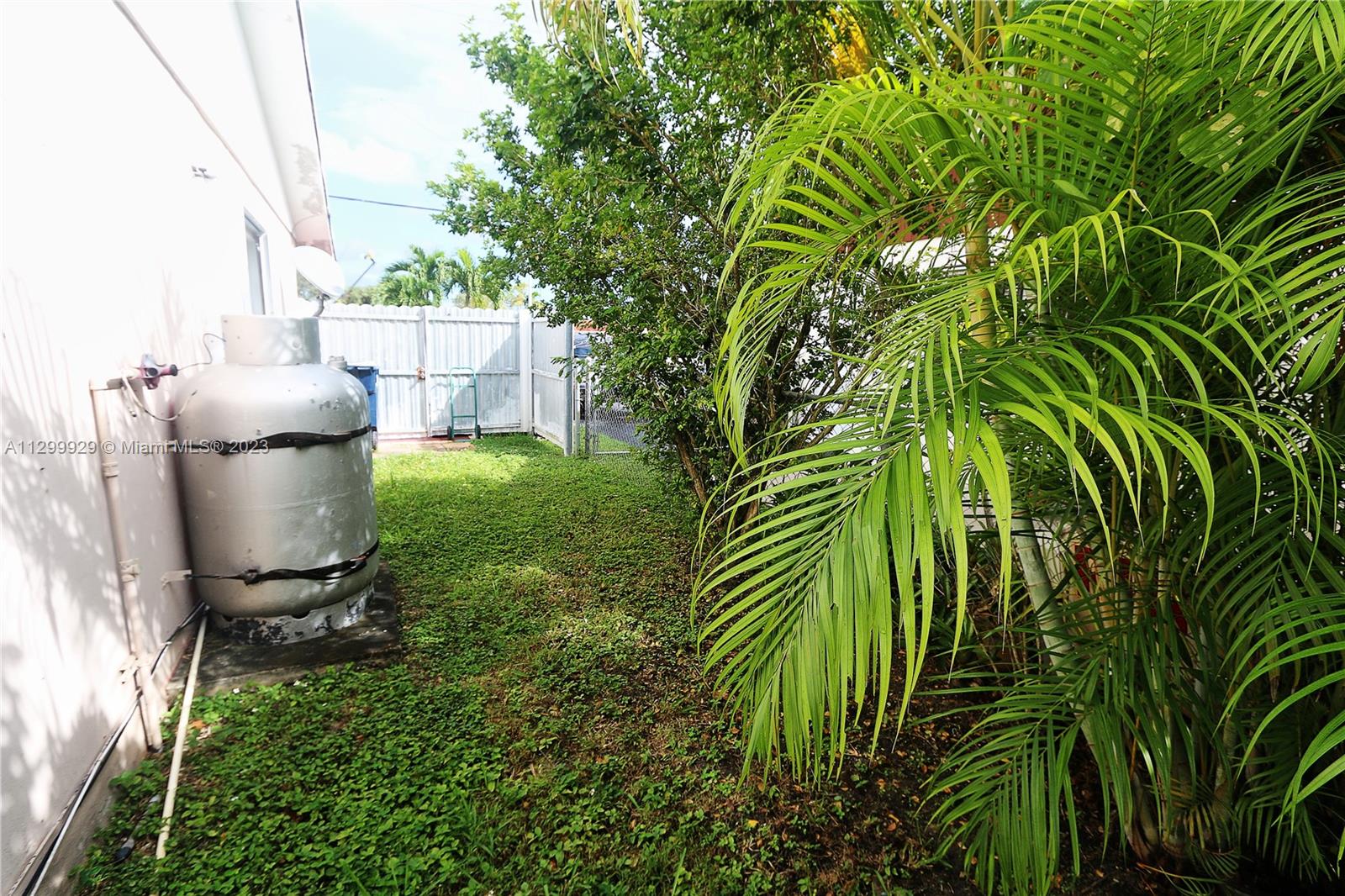 842 Southwest 89th Avenue, Unit A Miami, FL 33174 - Photo 32 of 34 a view of a backyard with sitting area