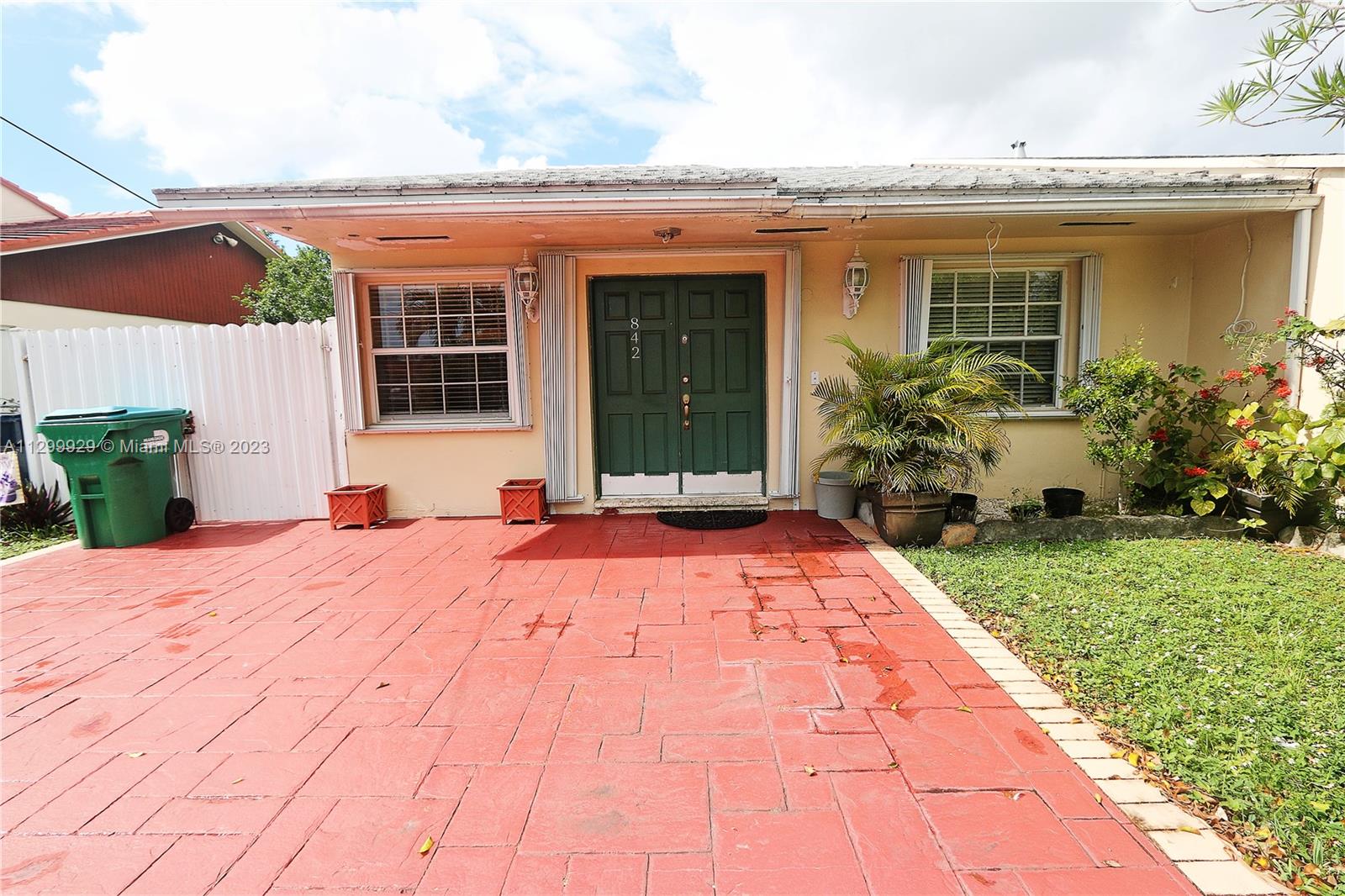 842 Southwest 89th Avenue, Unit A Miami, FL 33174 - Photo 4 of 34 a view of a house with backyard and garden